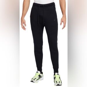 Nike Tech Fleece Men's Jogger Size S - Black